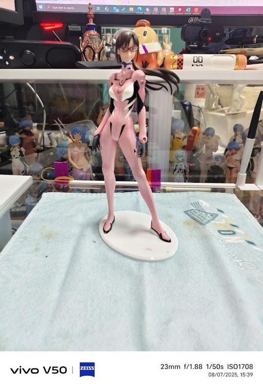 Figurine base: Mari Makinami Illustrious standing in pink plugsuit