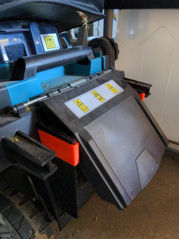 Makita DLM382 no bag adapter