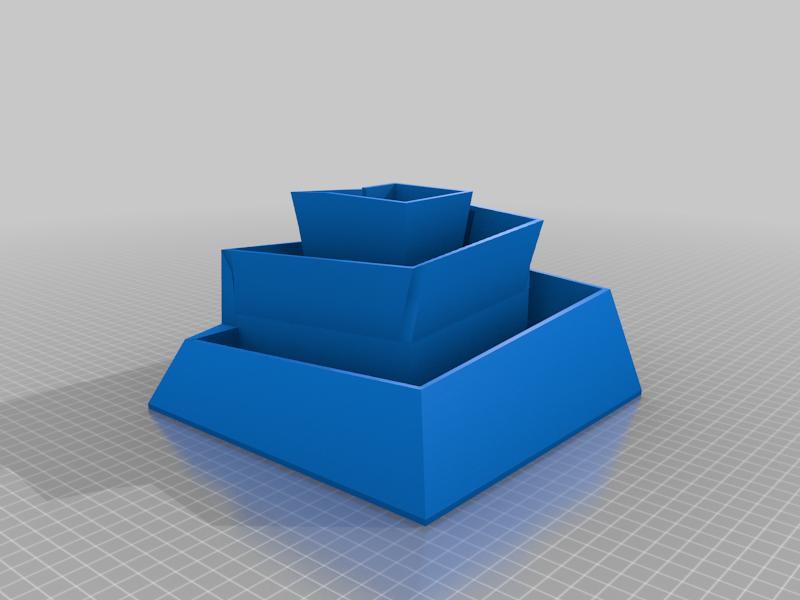 Pyramidal planter
