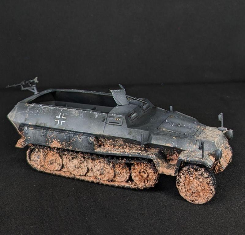 Half-track Sd.Kfz.251/1 Ausf.A + Crewmen (Germany, WW2)