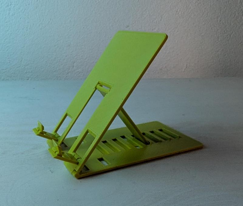 Creditcard sized phonestand