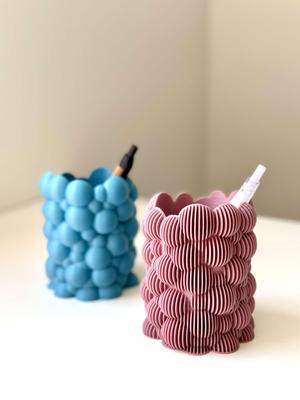 Bubbly pen holder