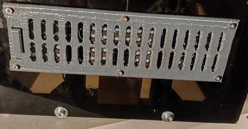 Closeable sliding ventillation grille