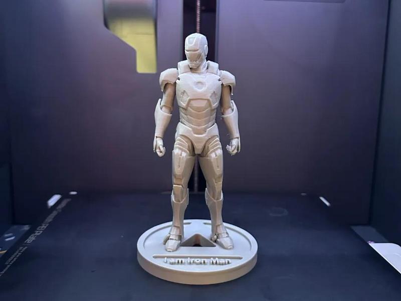 Standing Iron Man, Mechas