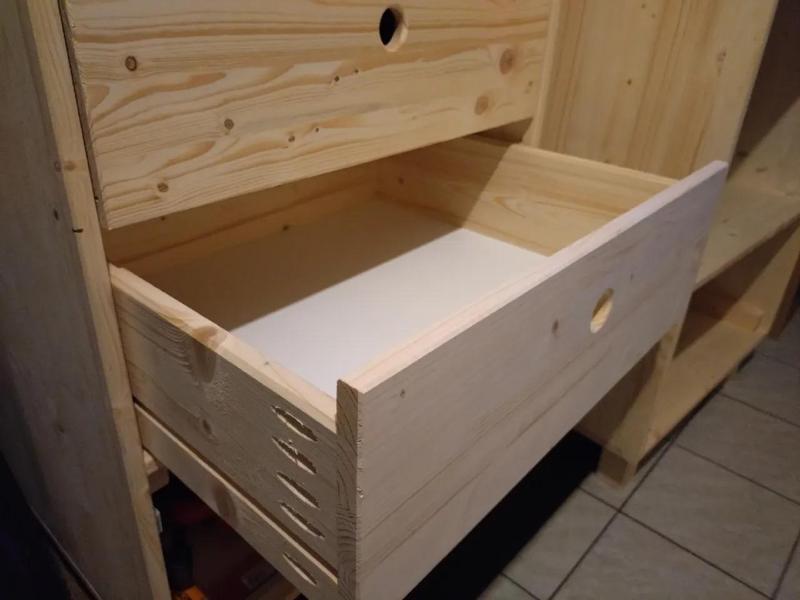 Slides and Jigs for Drawers (Schubladenauszug mit Hilfmittel)   