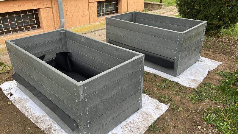 Vyvýšený záhon ( samozavlažovací )