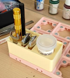 Gridfinity bin for airbrush cleaning gadgets