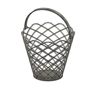 Wire basket with a handle