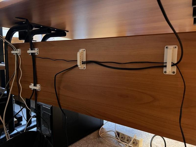 Screwable cable management clips (V2)