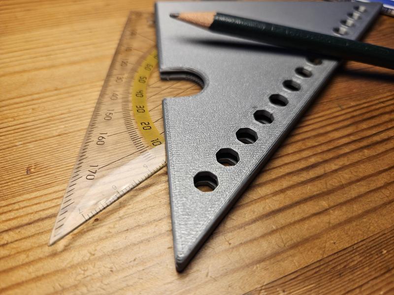 protective cover for set square (Schutzhülle für Geodreiecke)