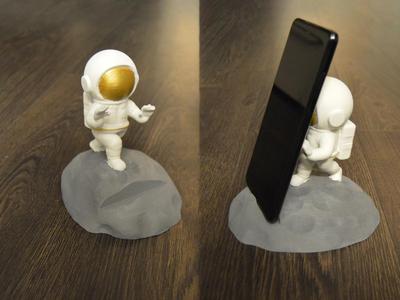 Astronaut phone holder