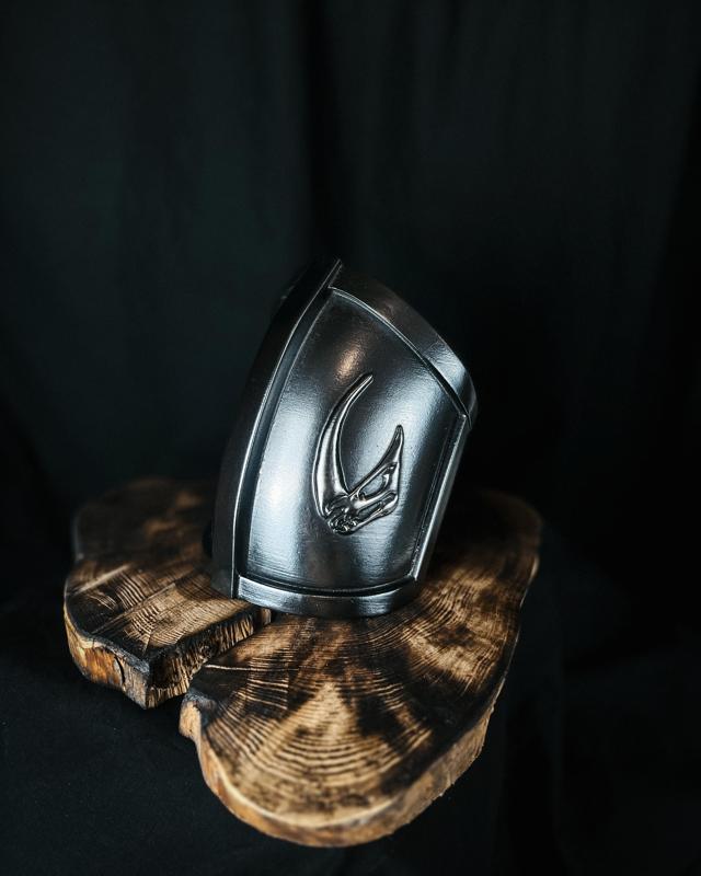 Mandalorian Mudhorn signet shoulder armor
