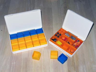 Small storage system, box with hinge