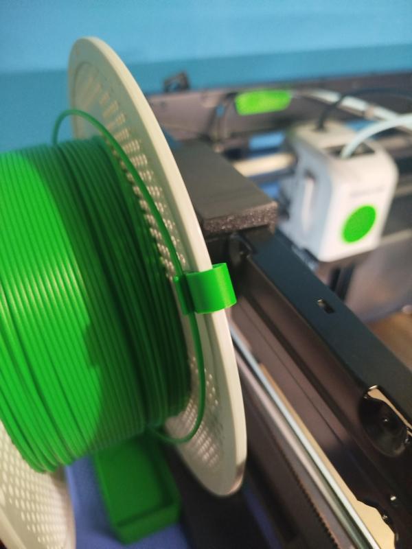 Simple filament clip