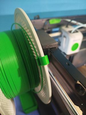 Simple filament clip