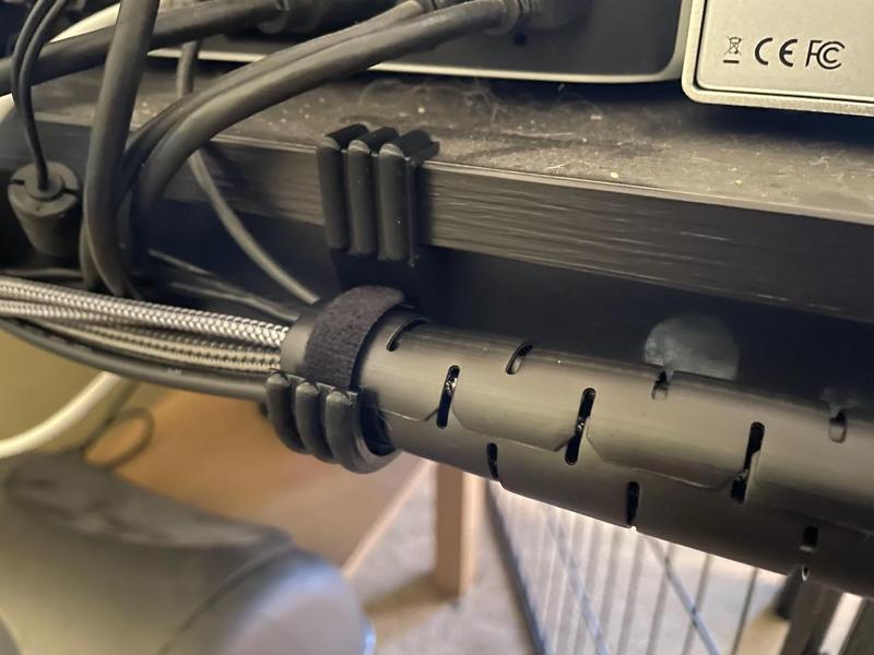 SANDSBERG Cable Holder