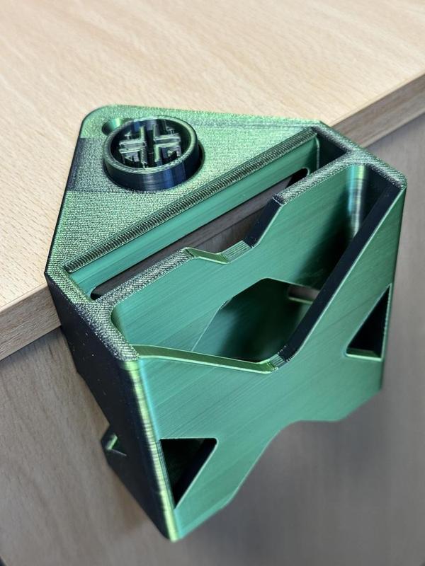 2 Smartphone holder for charging too