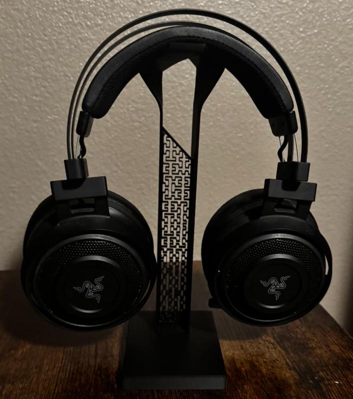 Throne - Headphone Stand