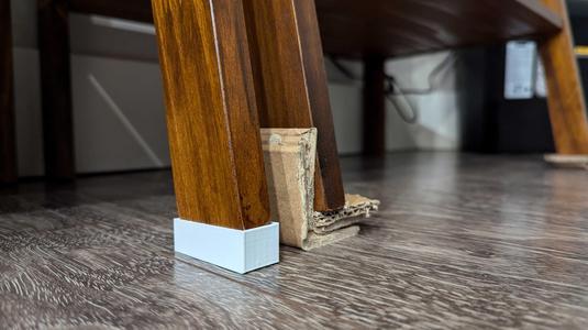 Parametric angled risers/feet for leaning shelves