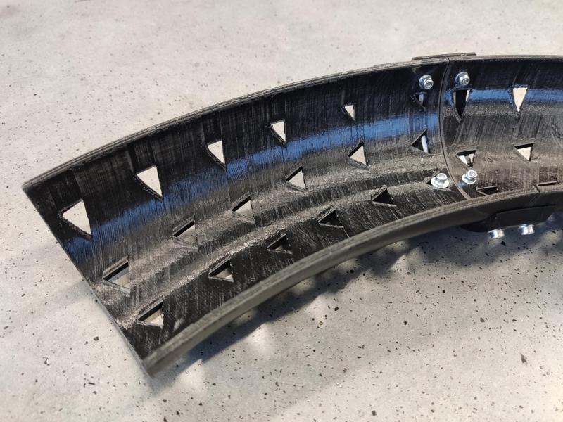 Adjustable cable bundles holder