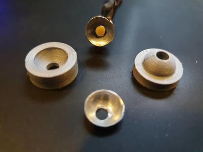 Dice for lamp reflector