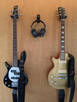 Waza Air Wall Hanger w/ Pick storage