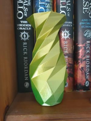 Low poly vase