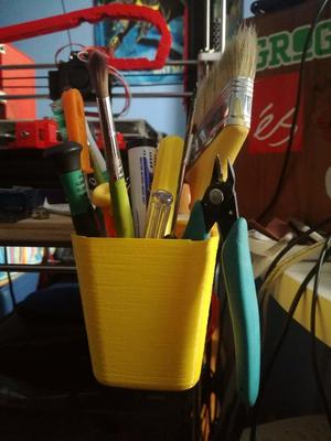 Desk pen holder