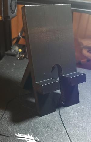 Phone Holder with charging clearance