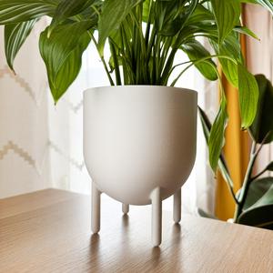 pot with legs, planter with 4 legs