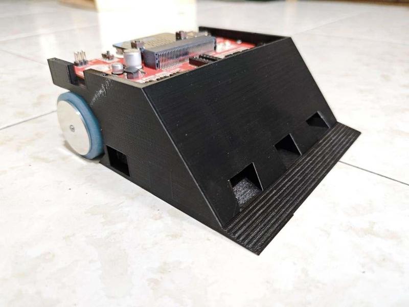 MAKERSumo: Chassis based on SUMOBIT Expansion Board V2