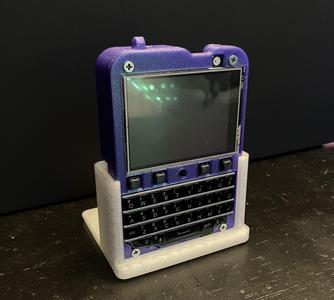 Display stand for Keyboard Featherwing Messengers