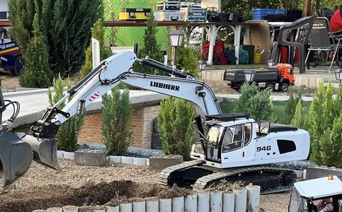 Steinschlaggitter für den Modellbagger MT 946 (1:14)