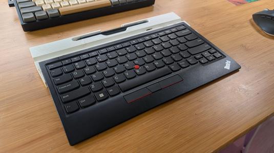 Tablet/keyboard stand for Minisforum V3