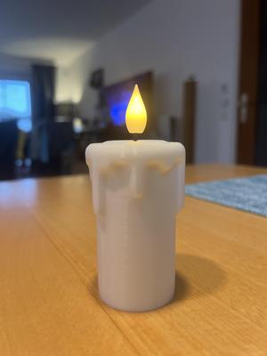 Melting candle tea light holder for rechargeable tea lights