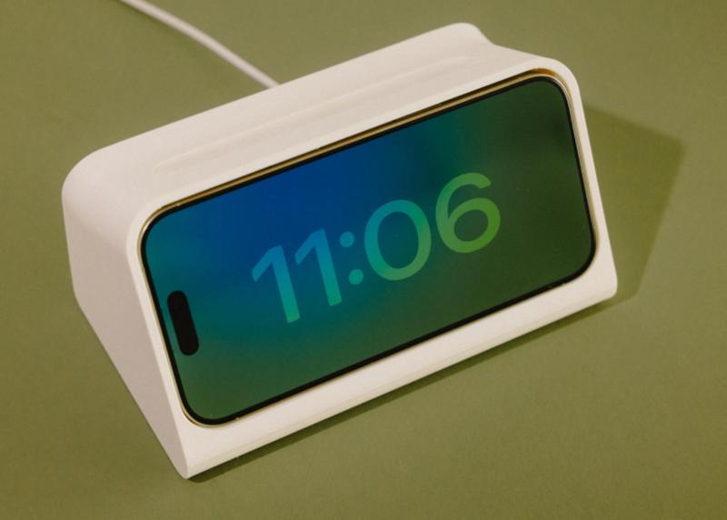 Short iPhone 16 Pro & 16 Pro Max Standby Mode Dock