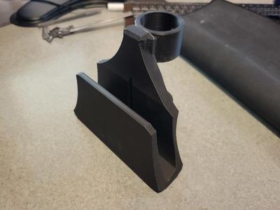 Vertical laptop holder for mounting on monitor stand