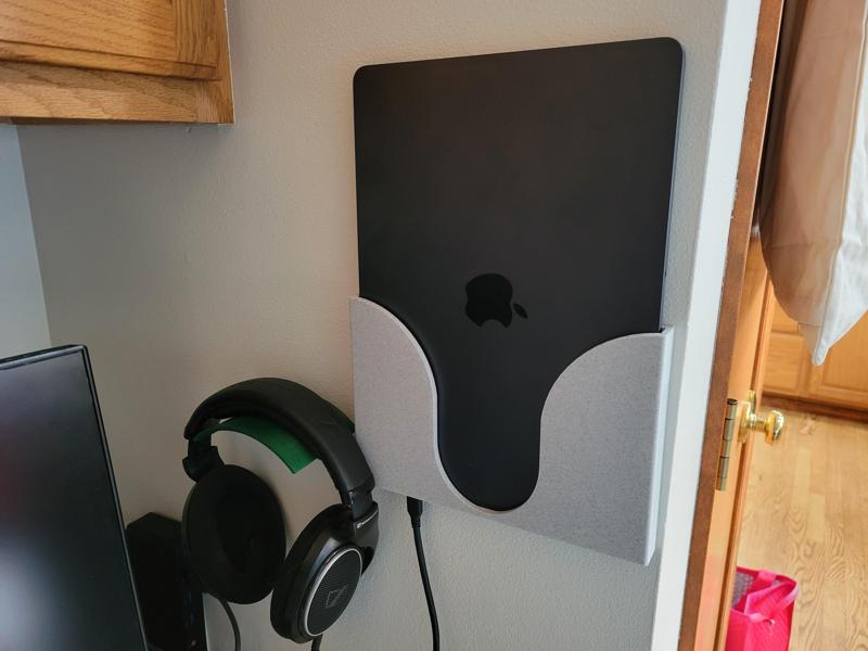 13in M3 Macbook Air Wall Dock