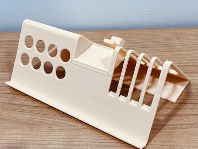 Triangle desk organizer