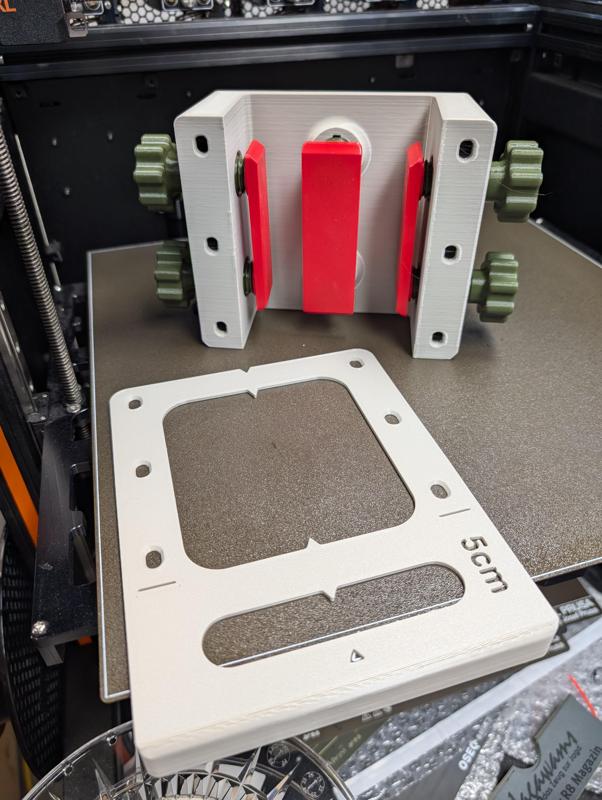 Erweiterte Fixierbasis für Druckplatten eines Siebdruck-T-Shirt-Karussels