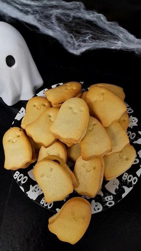 Cute ghost cookie cutter