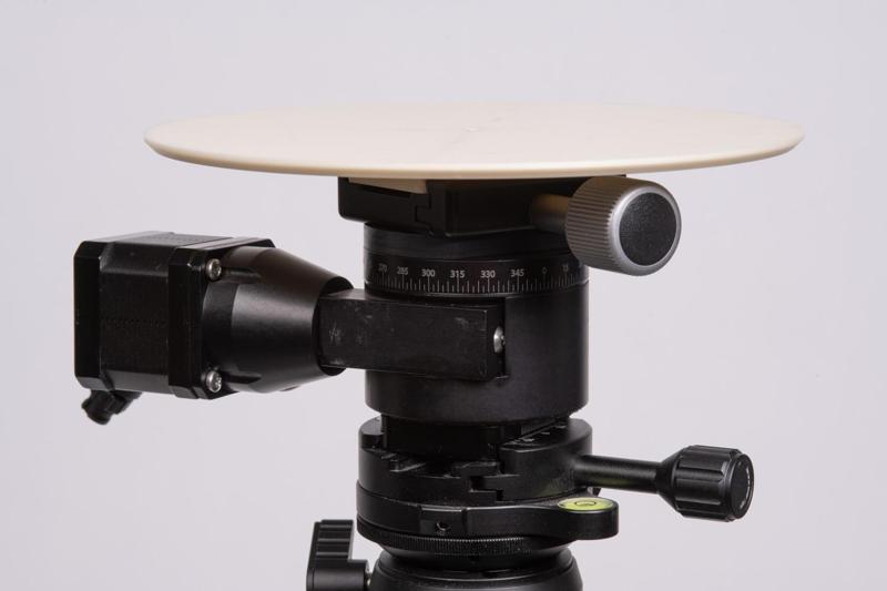 Arca-Swiss compatible (turn-)table for tripod mount