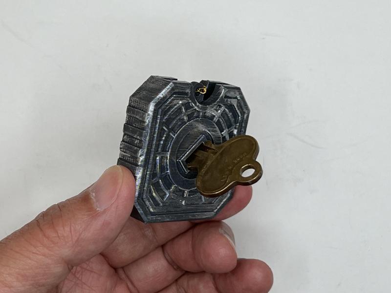 Coin Magic Prop - Key through Coin V2: US quarter