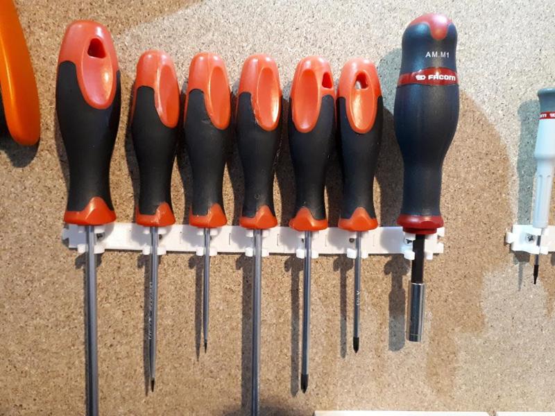 stable screwdriver support - support de tournevis stable