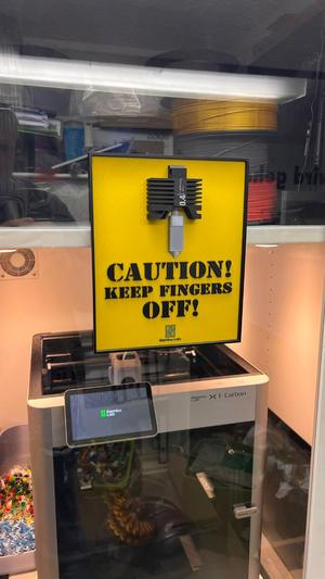 Bambu Labs Warning Sign "Fingers off!"