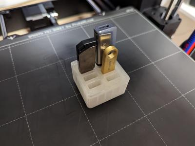 Gridfinity refined USB stick holder