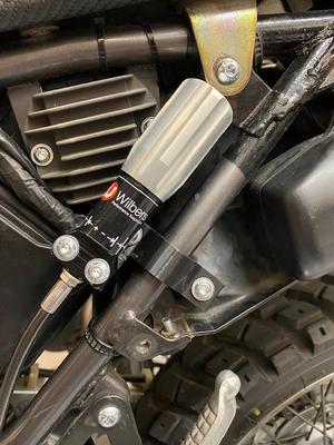 Suzuki DR-650: spring preload adjuster bracket (Schelle für Federvorspanner)