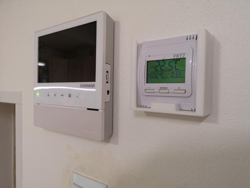 Wall thermostat holder