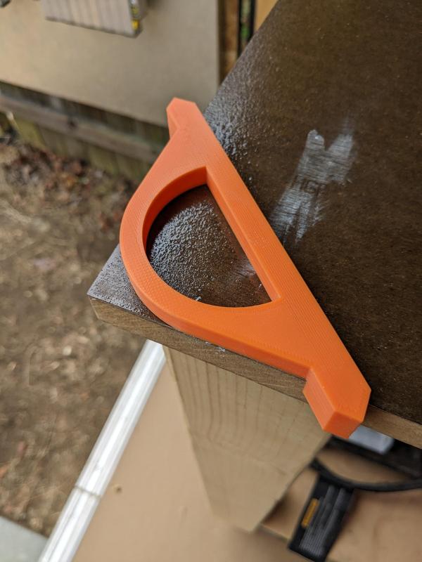 Round corner routing flush trim guide