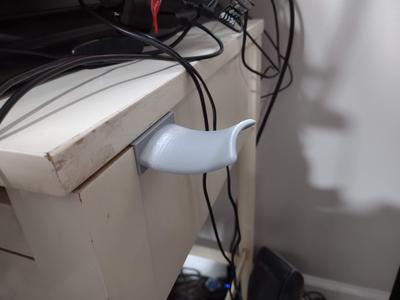 Screw Mounted Headphone Holder - support free